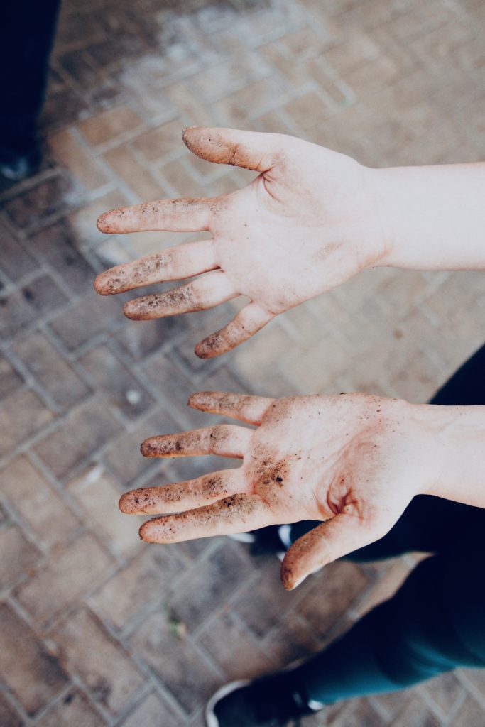 simplenotsimple_motherhood_hands