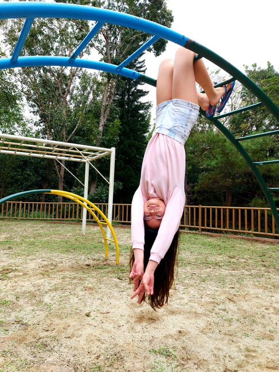 simplenotsimple_motherthood_upsidedown