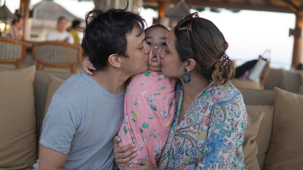 simplenotsimple_motherhood_kiss
