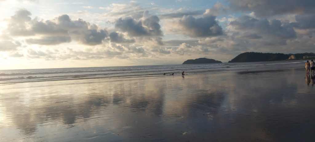 simplenotsimple_motherhood_beach1