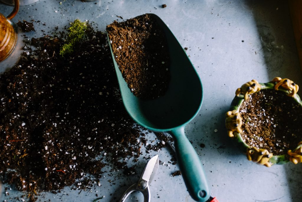 simplenotsimple_motherhood_shovel